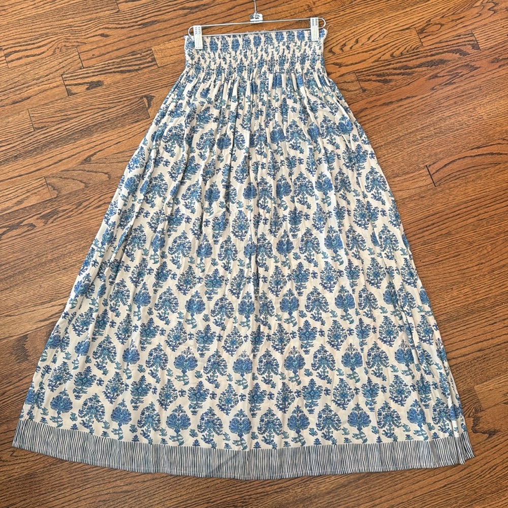 Natalie Martin White and Gray Maxi A-Line Skirt with Smocked Waist - Picture 4 of 5